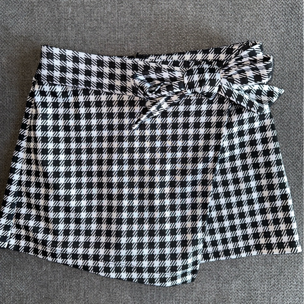 Forever21 Black and White Skort